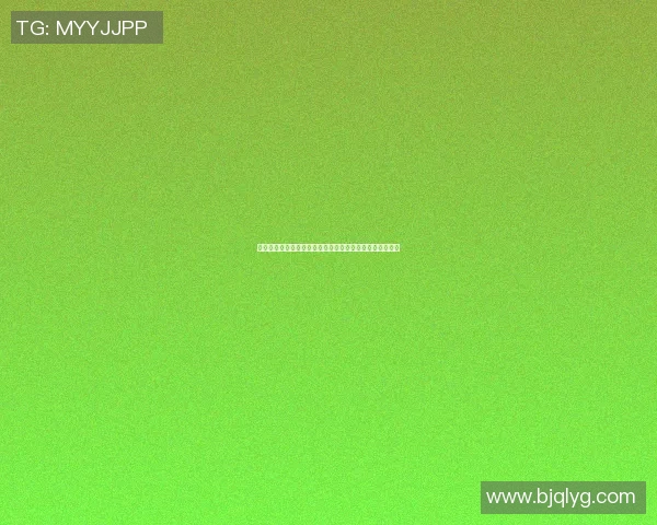 足球明星携手背书包展现青春活力的精彩瞬间视频素材分享