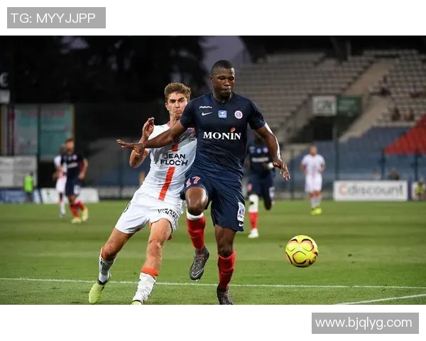 沙托鲁主场迎战奥尔良争夺关键三分的精彩对决 沙托鲁主场迎战奥尔良争夺关键三分的精彩对决